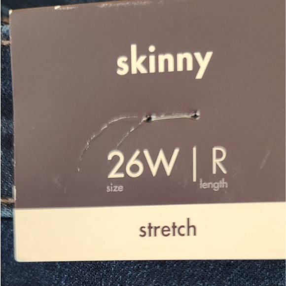 Ava & Viv Plus Size High Rise Skinny Jeans 26W NWT - Picture 4 of 5